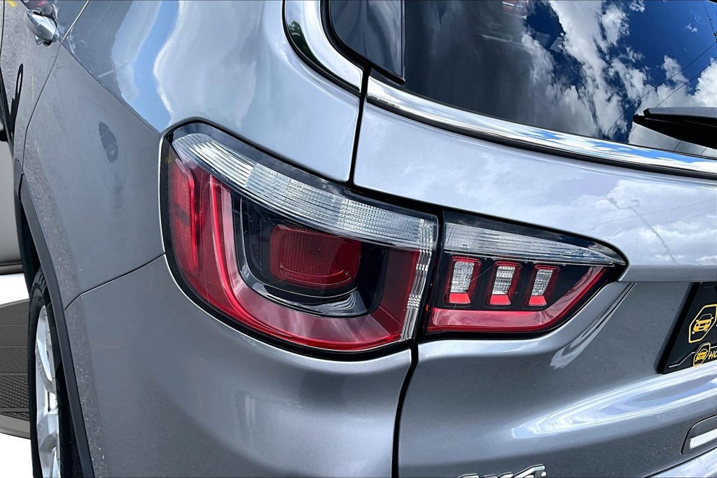 Used 2019 Jeep Compass Latitude w/ Cold Weather Group AWD/4WD image 23