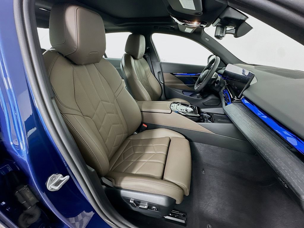Used 2026 BMW i5 eDrive40 w/ M Sport Package image 29