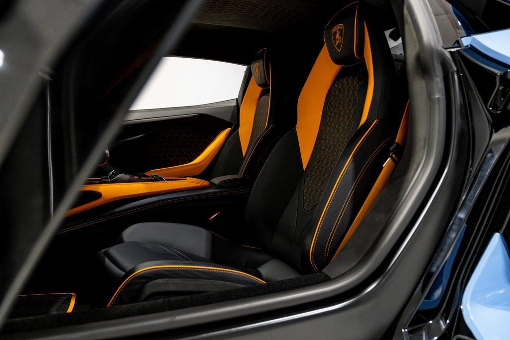 Used 2024 Lamborghini Revuelto image 35