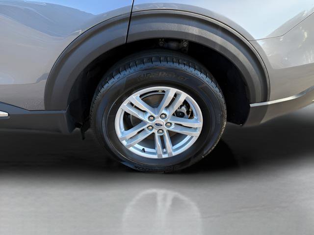 Used 2022 Ford Explorer XLT w/ Equipment Group 202A AWD/4WD image 25