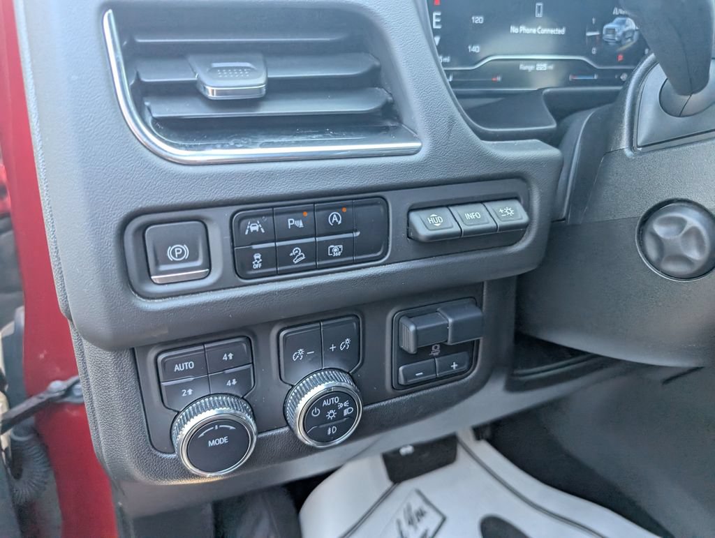 Used 2024 GMC Yukon XL AT4 w/ Technology Package AWD/4WD image 17