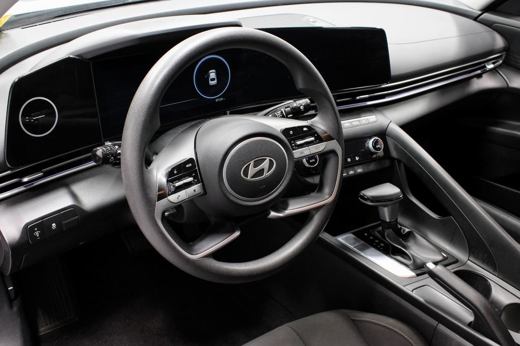Used 2024 Hyundai Elantra SEL FWD image 25
