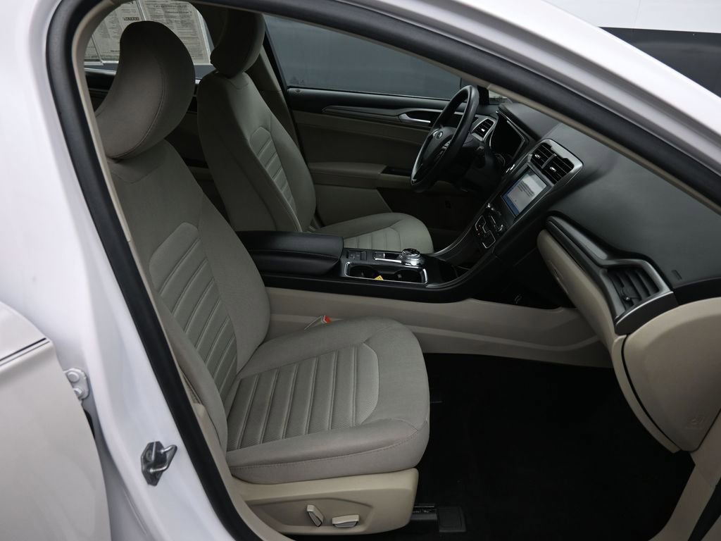 Used 2019 Ford Fusion SE FWD image 24