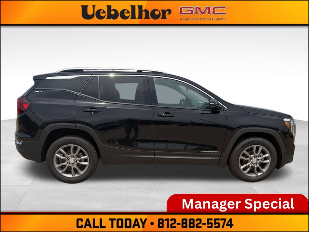 Used 2024 GMC Terrain SLT AWD/4WD image 3