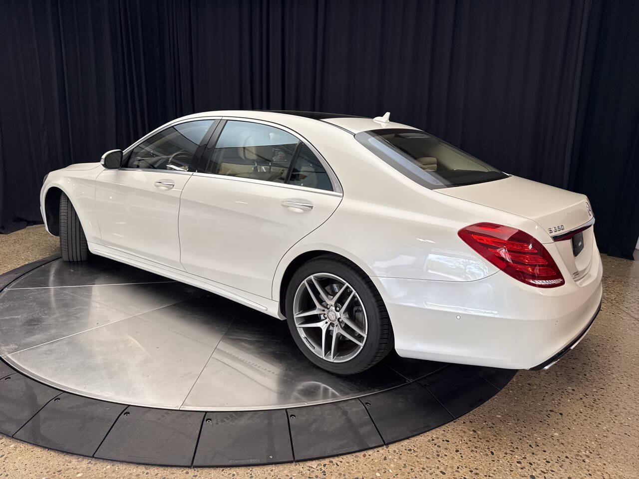 Used 2016 Mercedes-Benz S 550 4MATIC Sedan image 5
