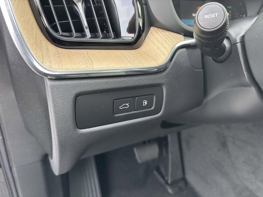 New 2026 Volvo XC60 T8 Ultra w/ Protection Package Premier image 14