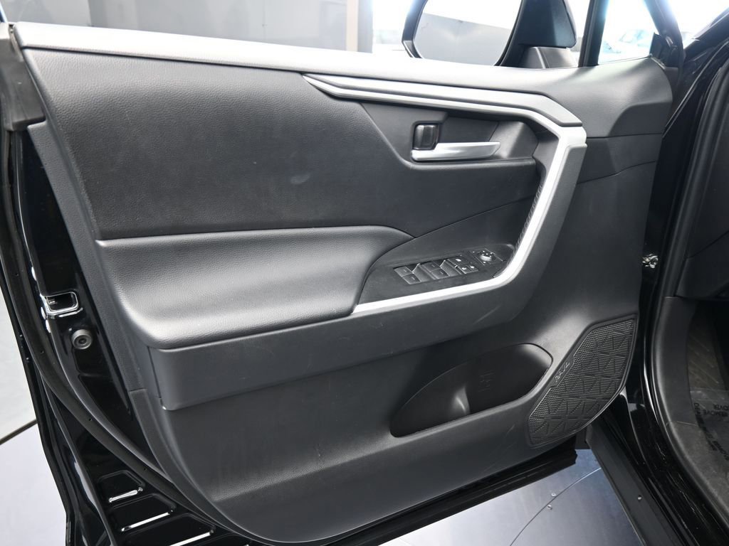 Used 2024 Toyota RAV4 XLE image 16