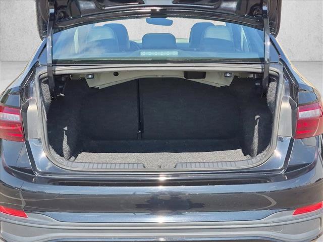 Used 2025 Volkswagen Jetta SE FWD image 6