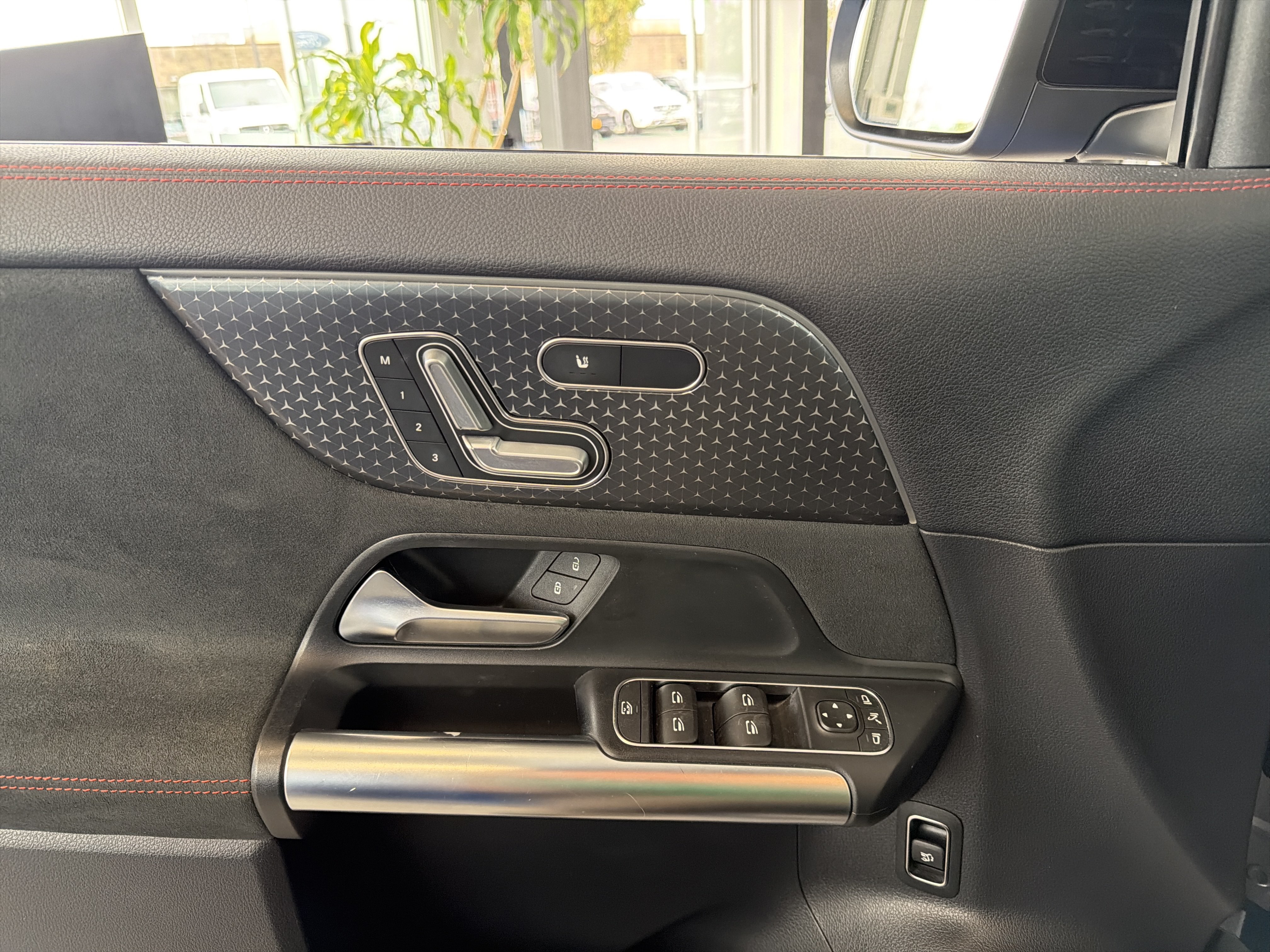 Certified 2025 Mercedes-Benz GLA 250 4MATIC image 14