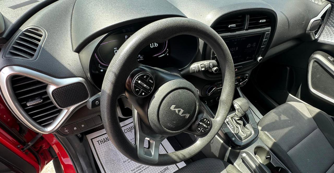 Used 2023 Kia Soul LX w/ Option Group 015 FWD image 9