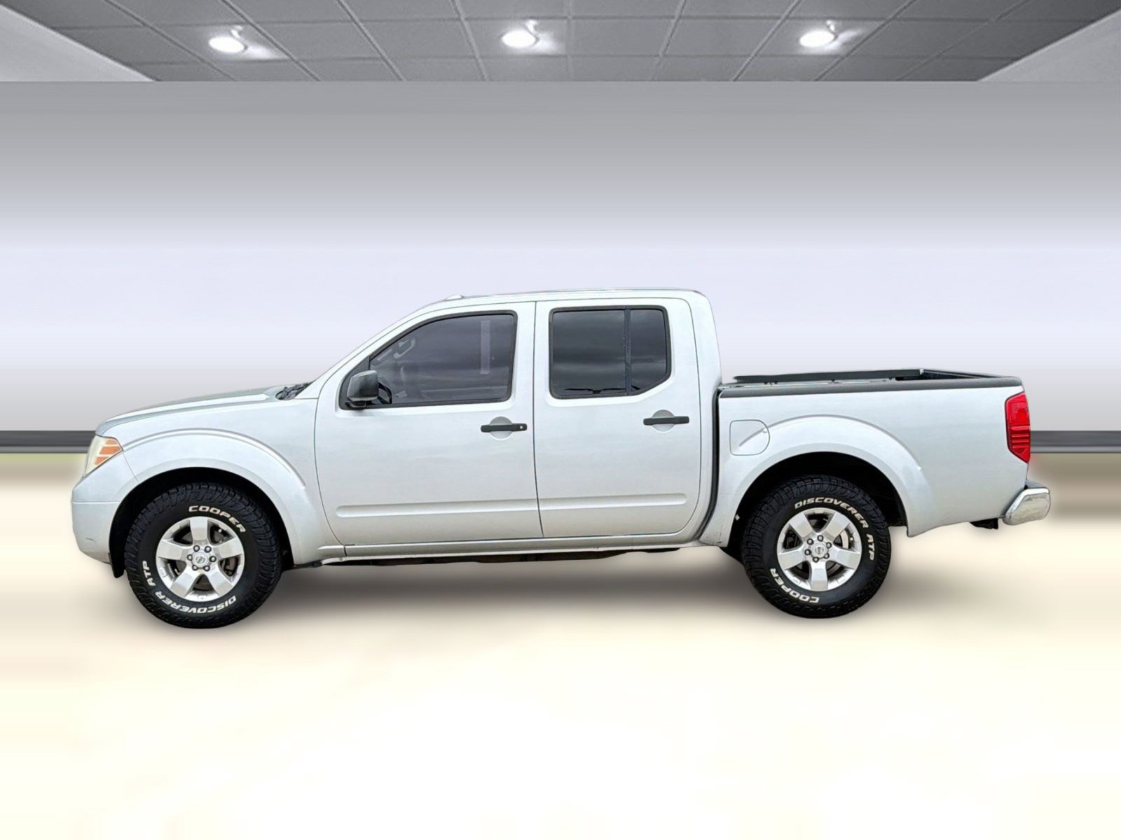 Used 2012 Nissan Frontier SV w/ SV Premium Utility Pkg RWD image 2