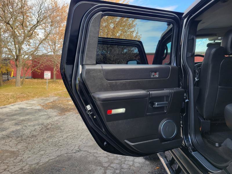 Used 2005 HUMMER H2 SUT w/ Preferred Equipment Group AWD/4WD image 50