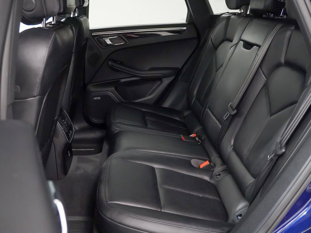 Certified 2025 Porsche Macan image 18