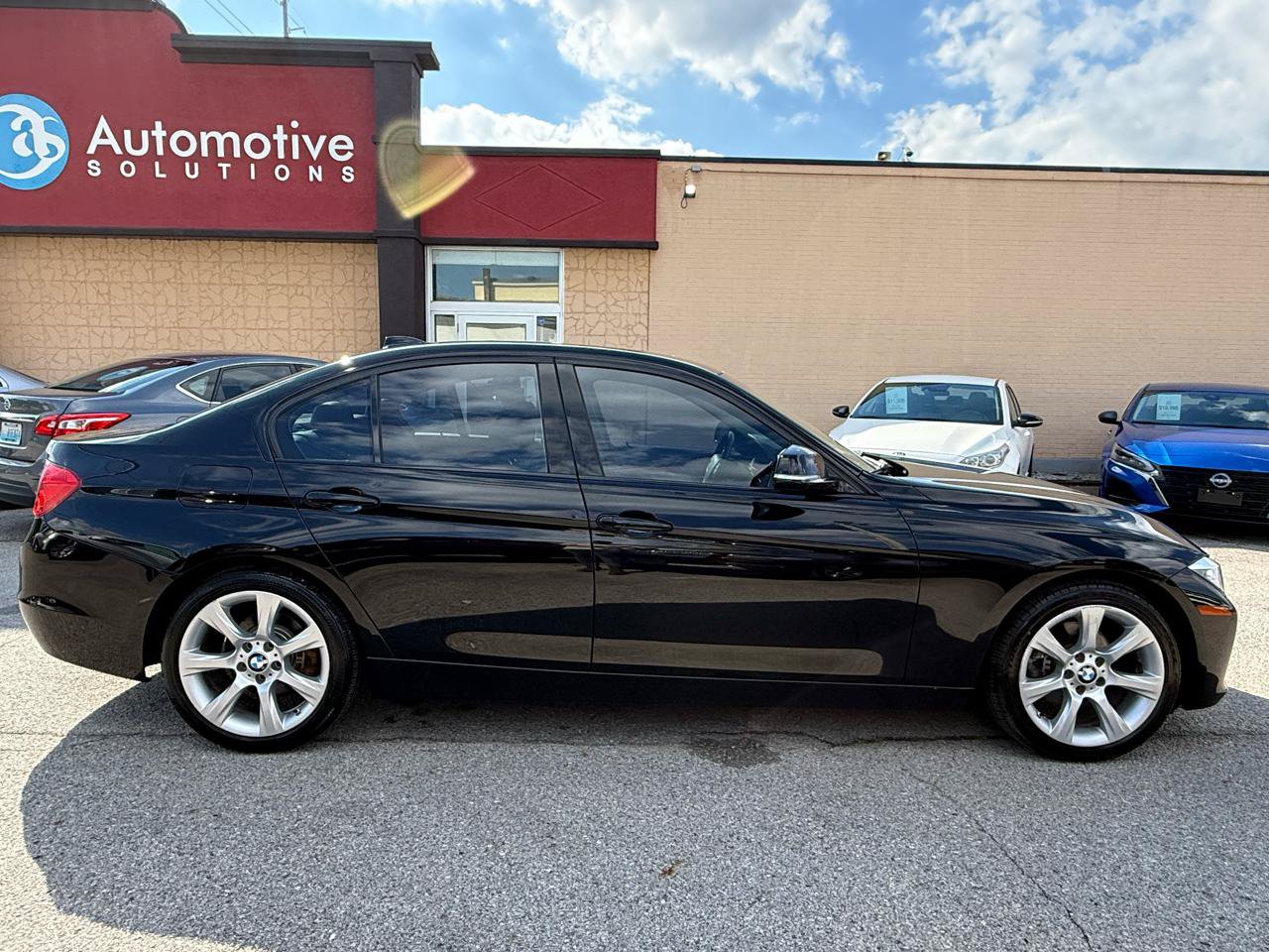 Used 2015 BMW 320i Sedan RWD image 4