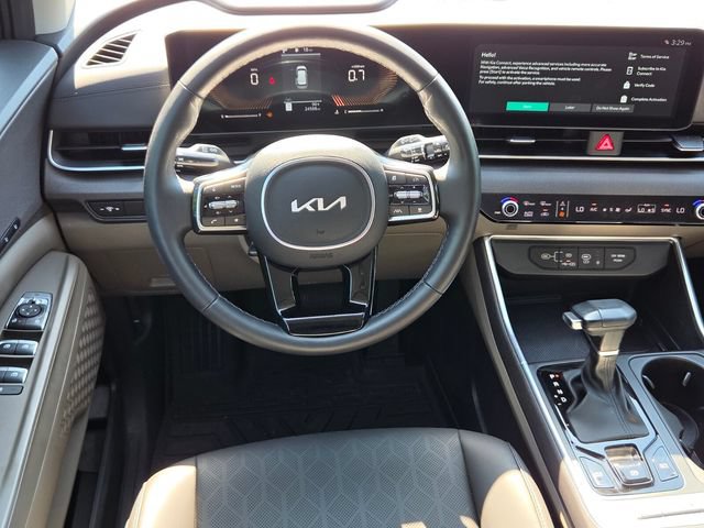 Used 2025 Kia Carnival EX FWD image 13