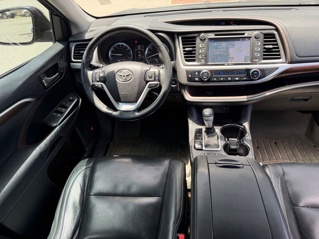 Used 2015 Toyota Highlander Limited Platinum FWD image 21