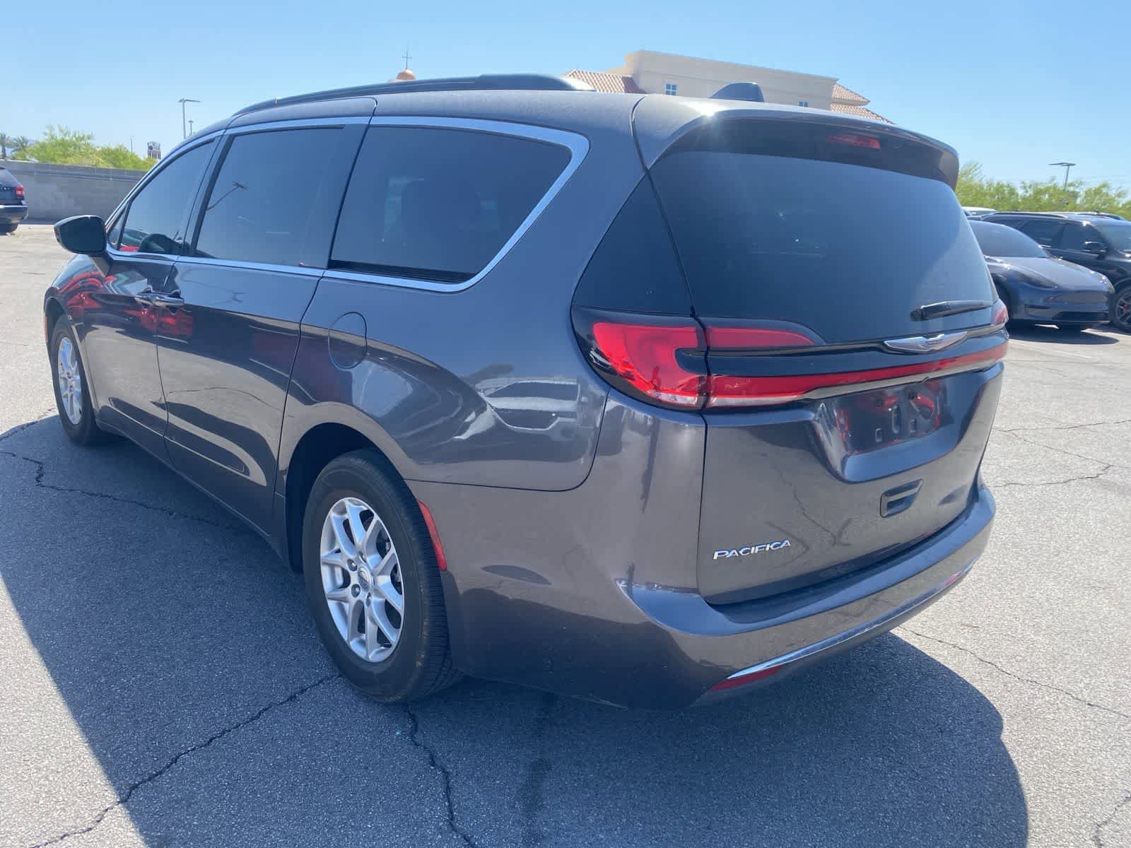 Used 2022 Chrysler Pacifica Touring-L FWD image 8