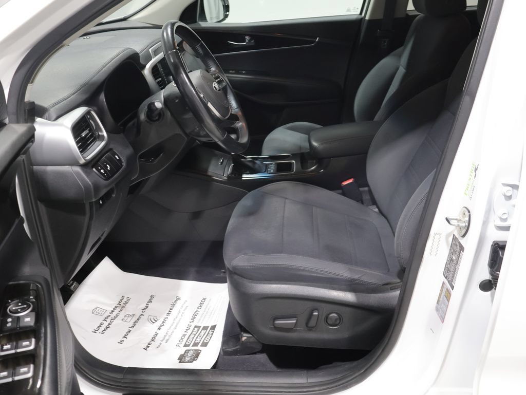Used 2019 Kia Sorento AWD V6 image 9