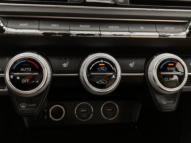 Used 2022 Genesis G70 2.0T image 19