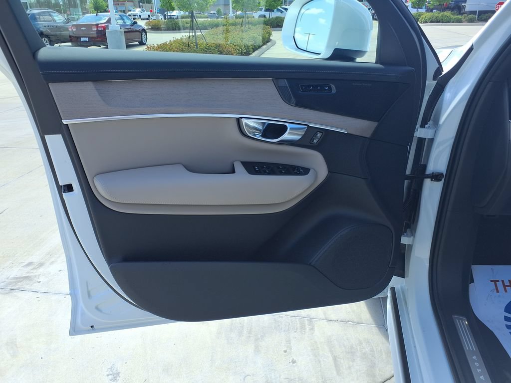 New 2026 Volvo XC90 T8 Plus w/ Protection Package Premier AWD/4WD image 14