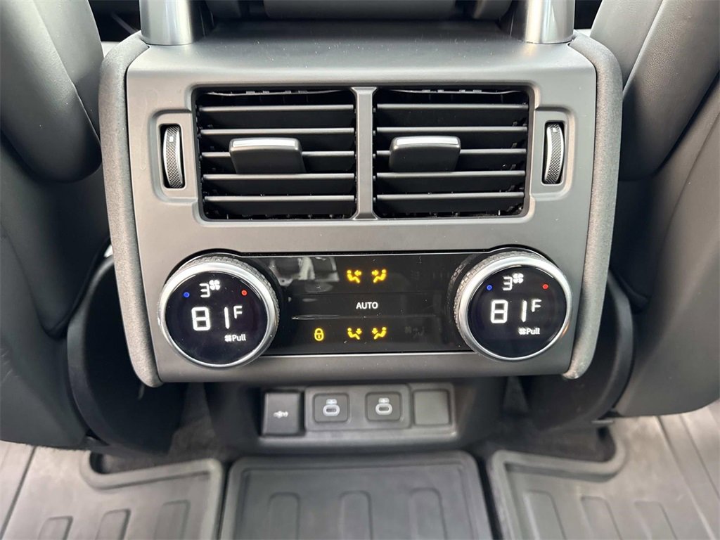 Certified 2025 Land Rover Discovery Dynamic SE image 15