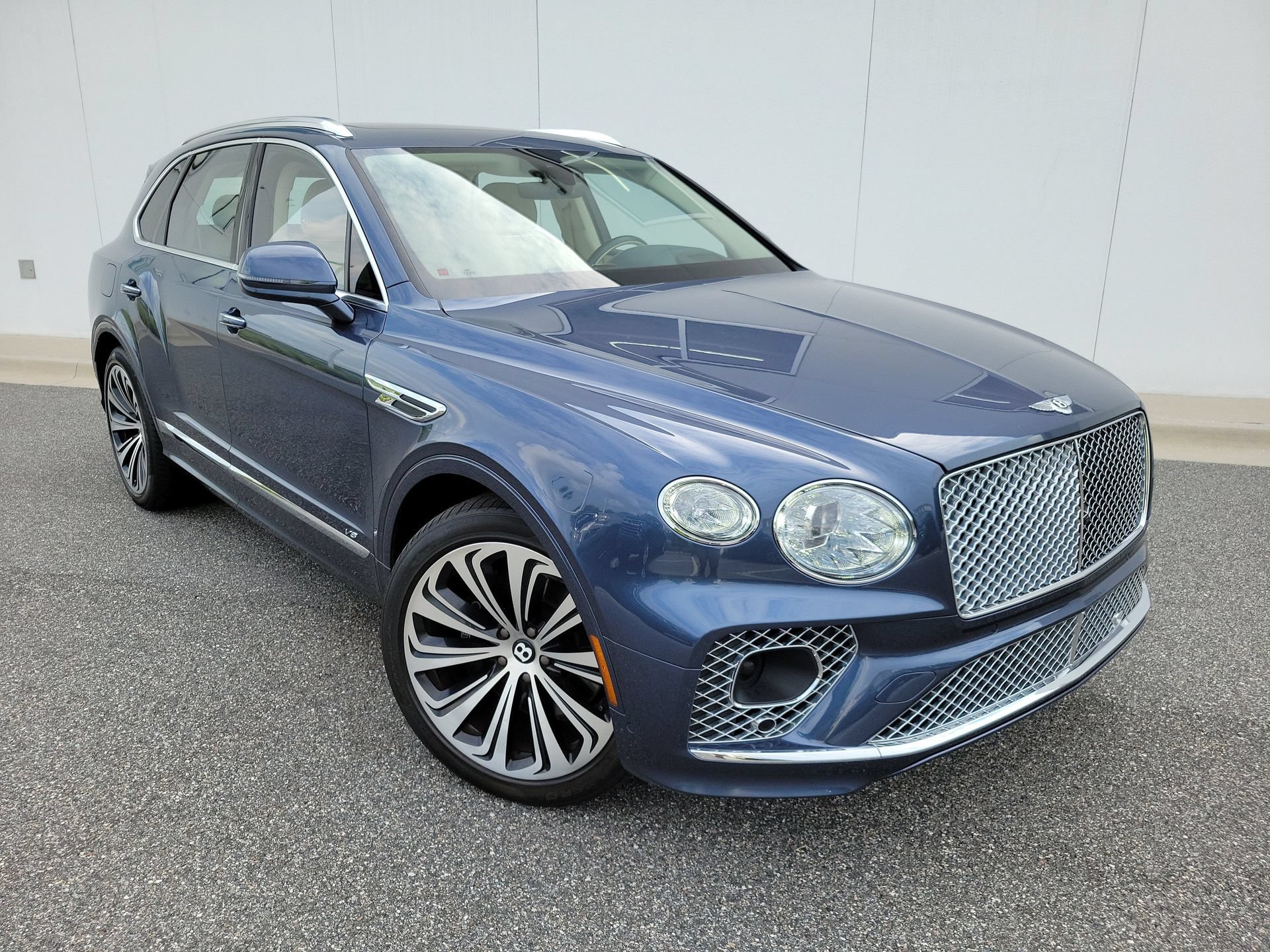 Certified 2022 Bentley Bentayga AWD/4WD image 53