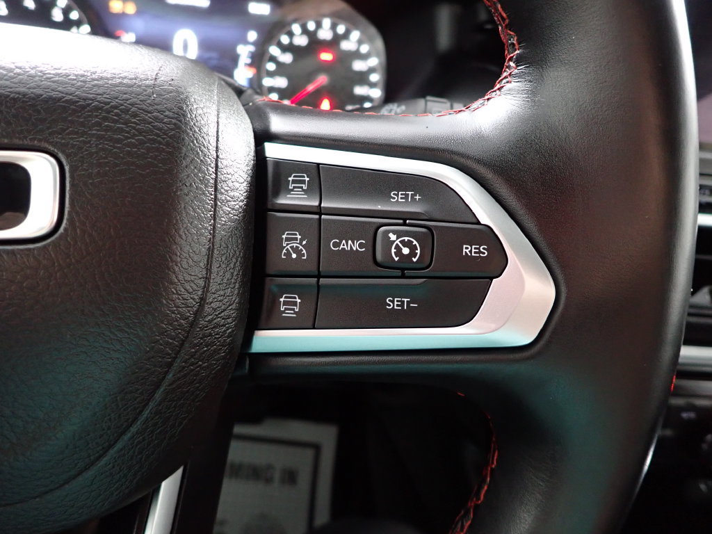 Used 2022 Jeep Compass Trailhawk w/ Trailhawk Convenience Group AWD/4WD image 3