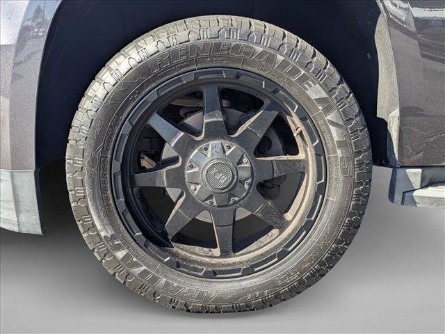 Used 2015 Chevrolet Suburban LT image 19