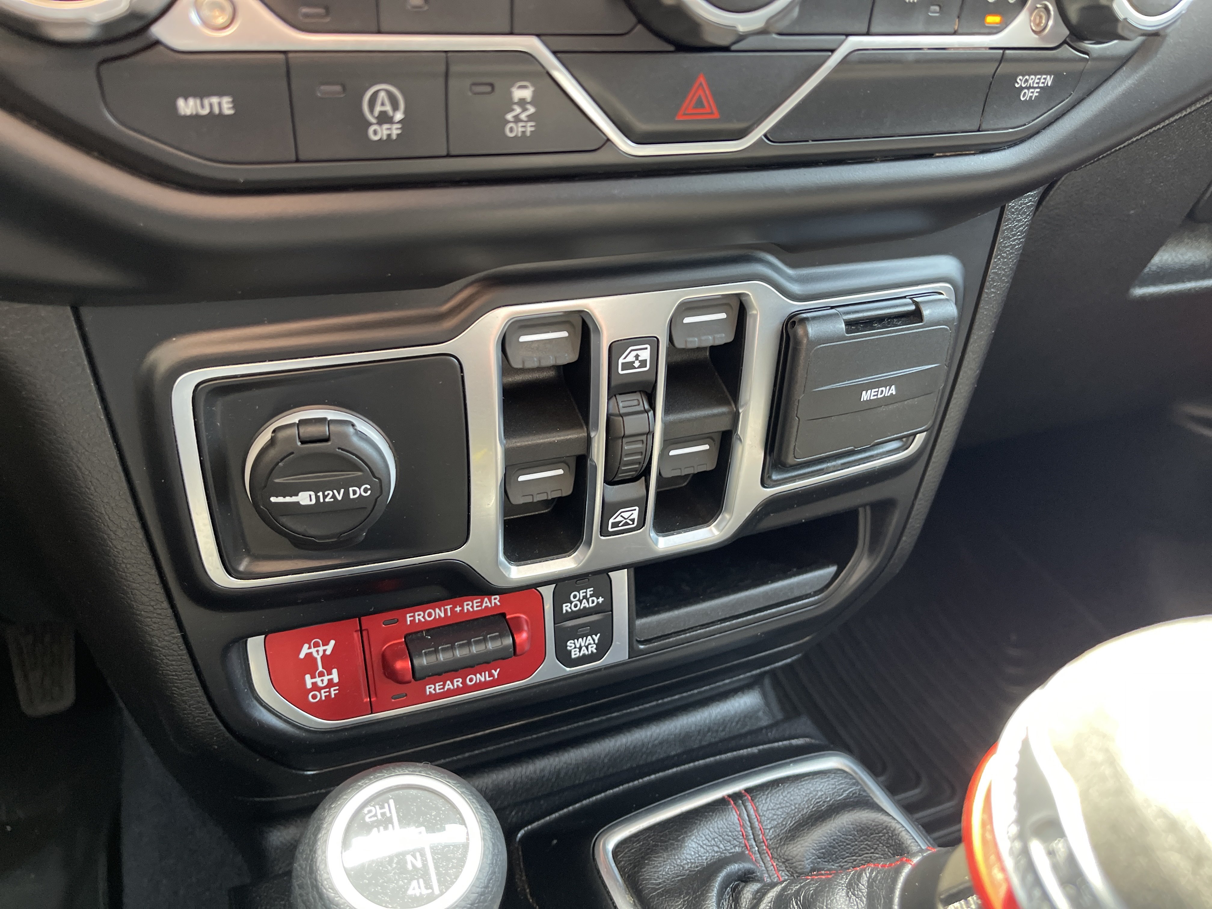 Used 2020 Jeep Gladiator Rubicon AWD/4WD image 19