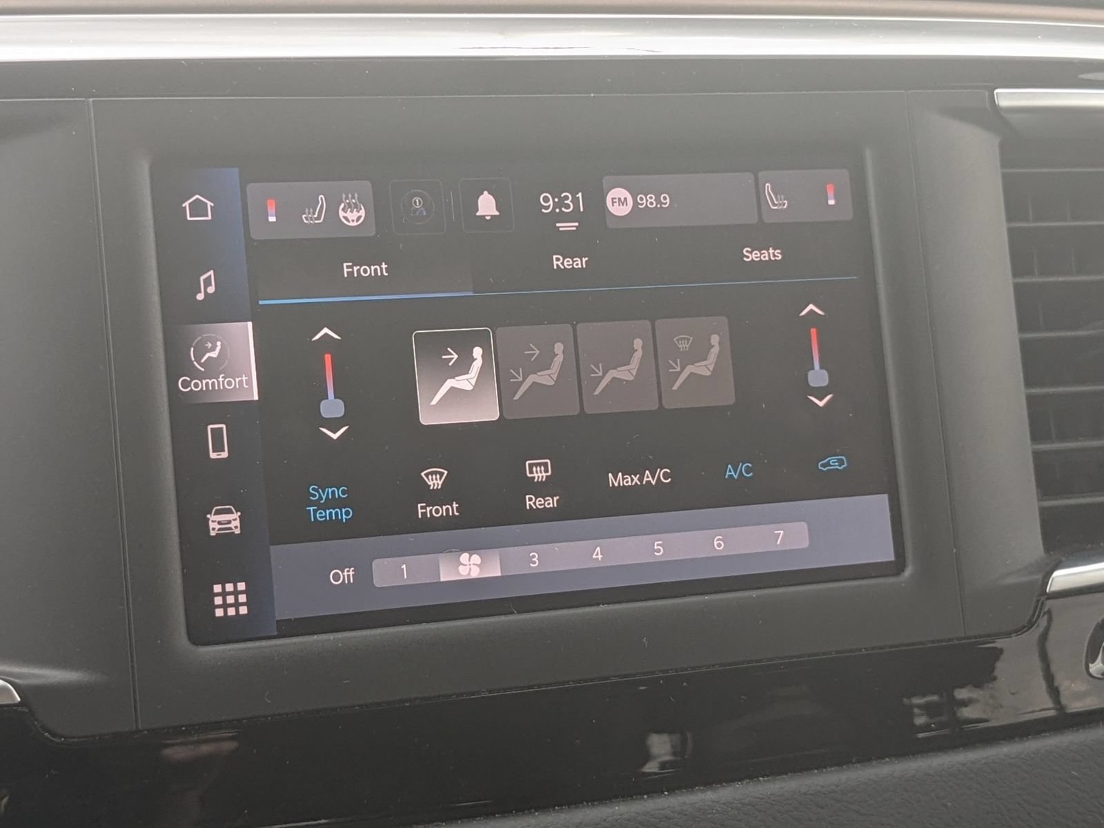 Used 2023 Chrysler Voyager LX FWD image 22
