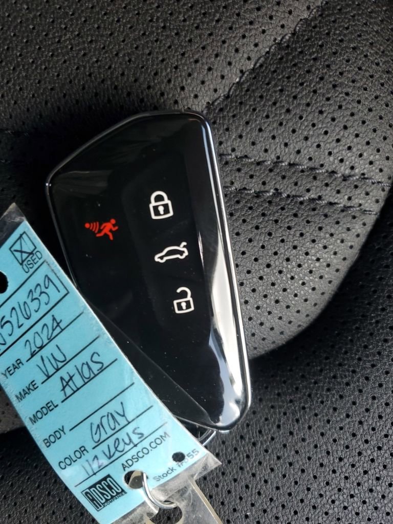 Used 2024 Volkswagen Atlas SE image 31