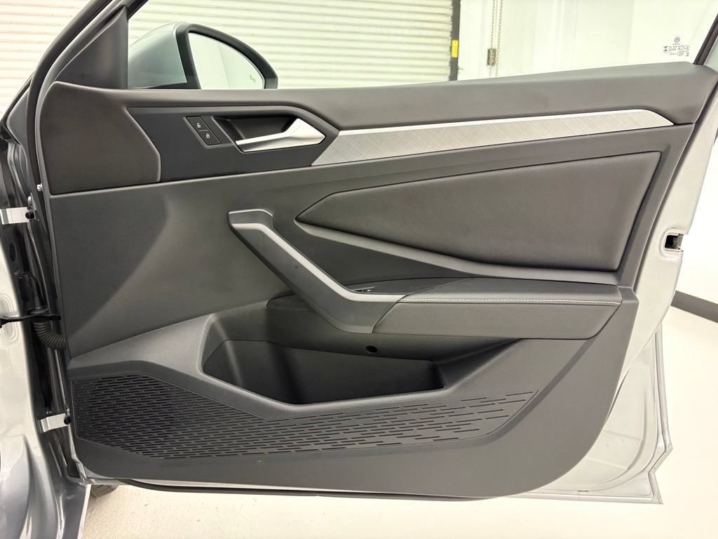 Used 2024 Volkswagen Jetta SE FWD image 36
