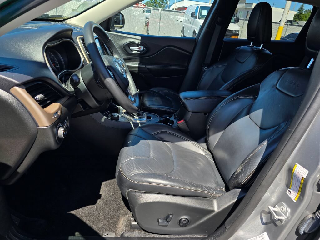 Used 2015 Jeep Cherokee Limited w/ Technology Group AWD/4WD image 19