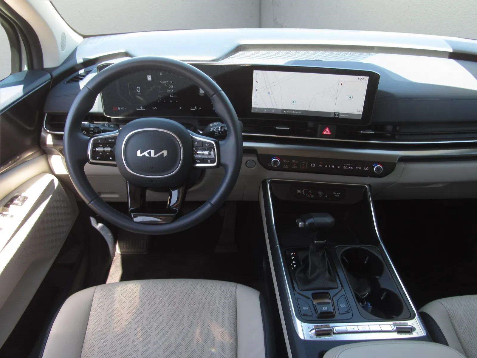 Used 2025 Kia Carnival SX w/ SX Dark Edition Package FWD image 18