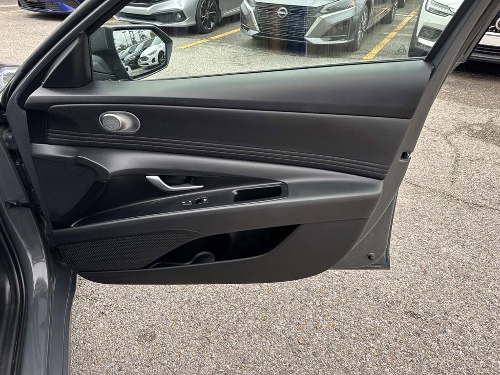 Used 2025 Hyundai Elantra SEL FWD image 14