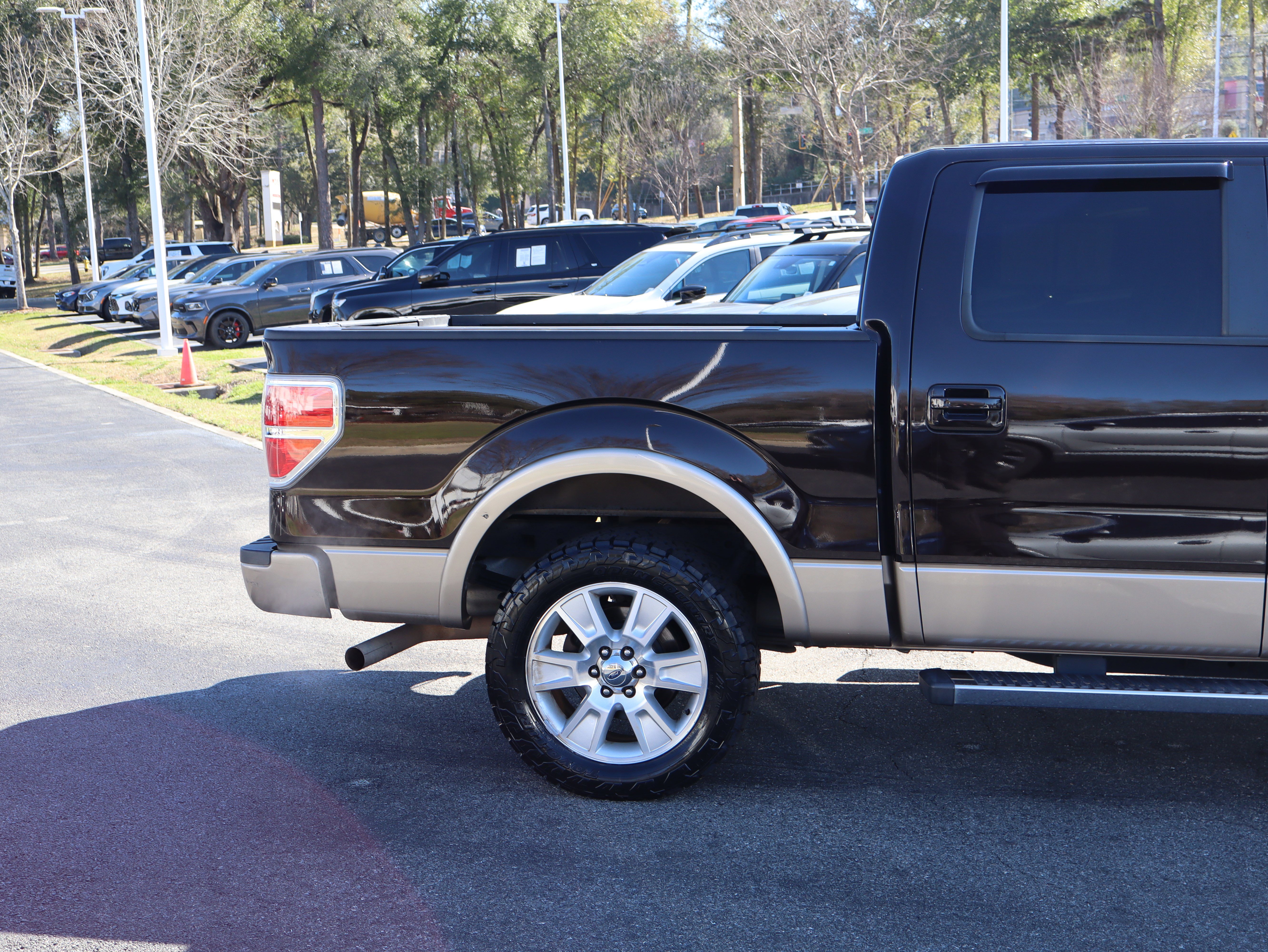 Used 2013 Ford F150 Lariat w/ Mid Equipment Group image 10