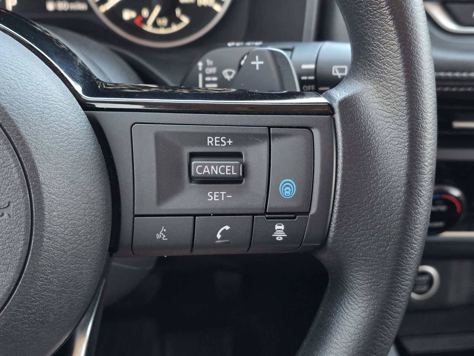 Used 2023 Nissan Rogue SV image 25