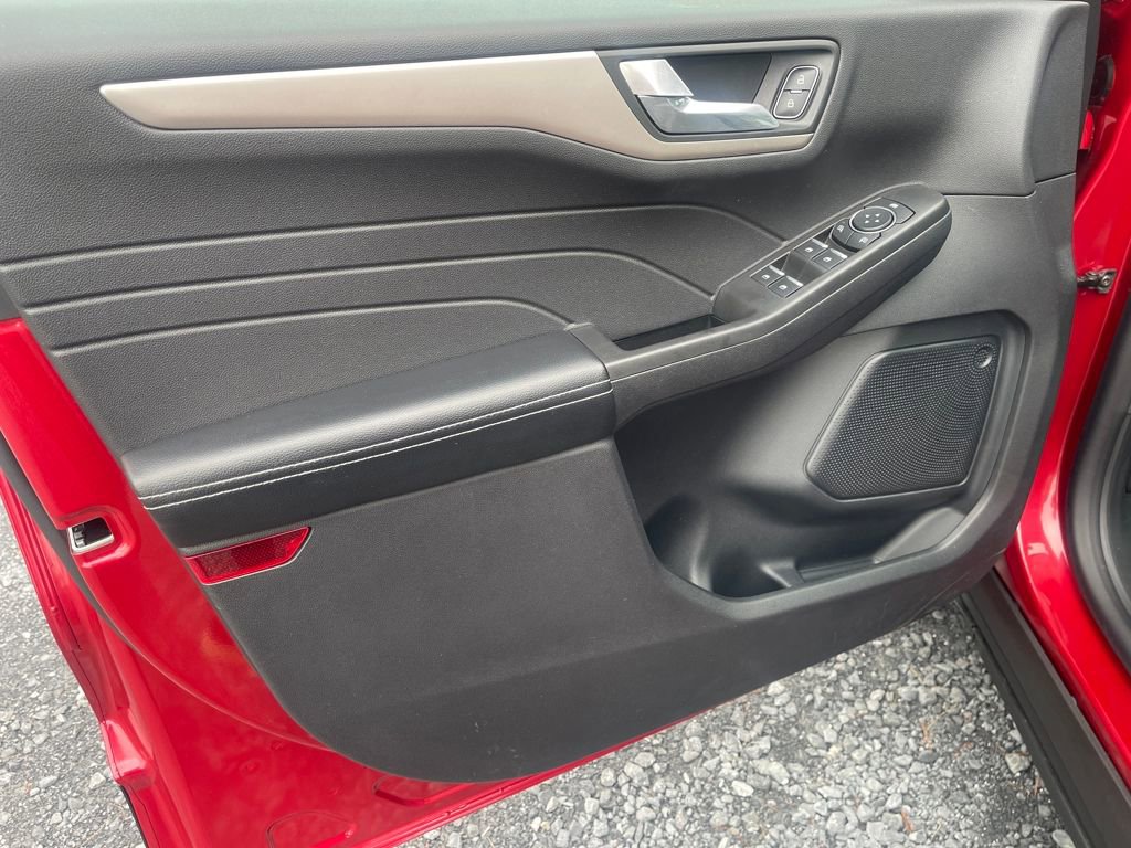 Used 2021 Ford Escape SE image 17