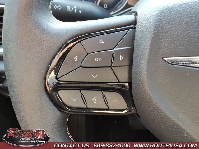 Used 2025 Chrysler Pacifica Limited FWD image 14