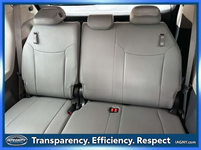 Used 2024 Toyota Sienna XLE FWD image 18