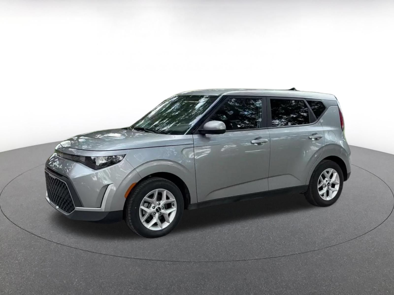 Used 2025 Kia Soul LX w/ LX Technology Package FWD image 7