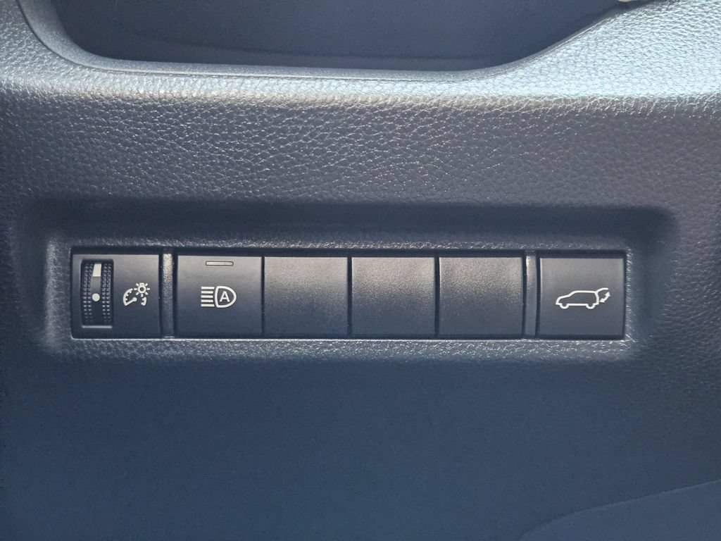 Used 2022 Toyota RAV4 XLE Premium AWD/4WD image 22