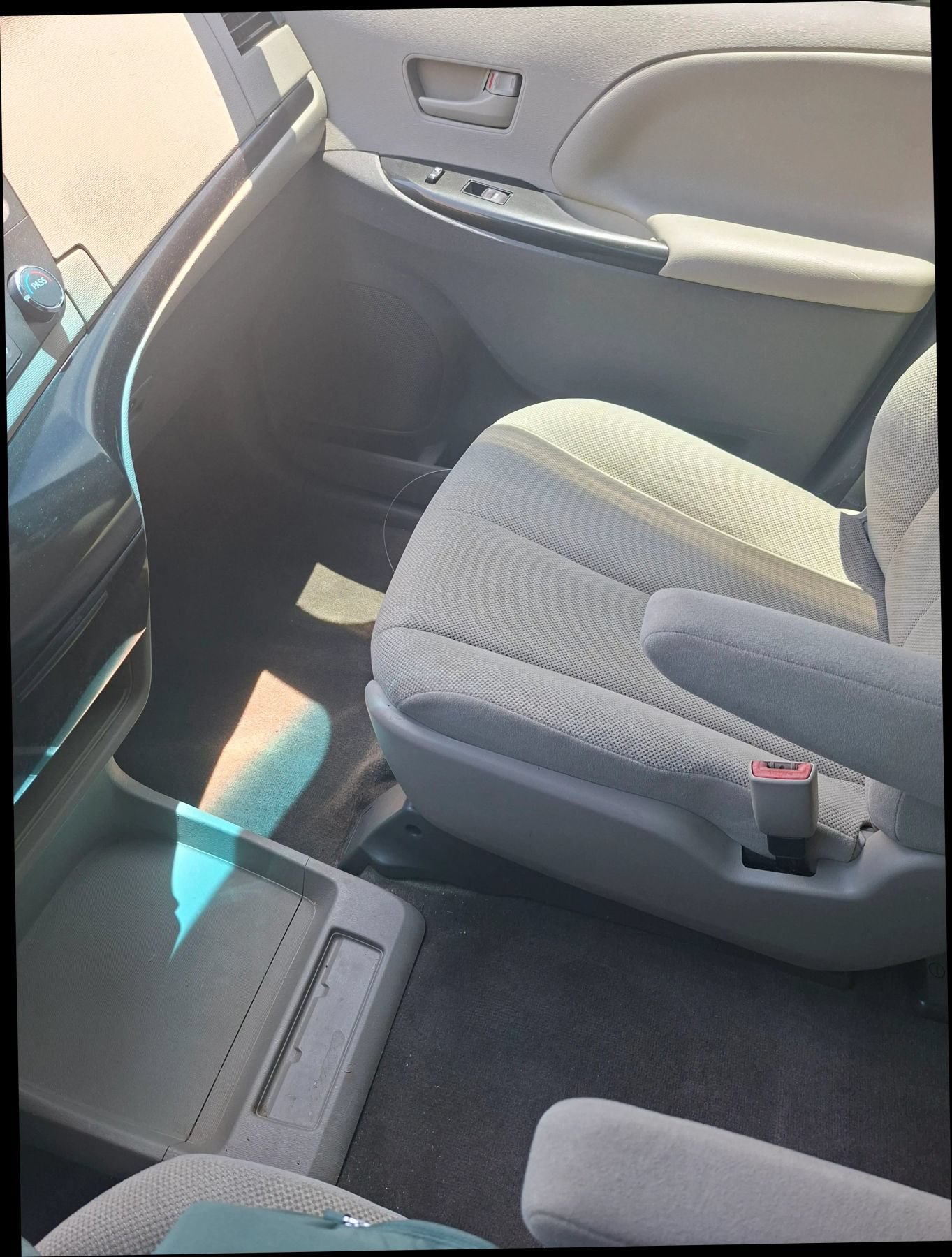 Used 2013 Toyota Sienna L FWD image 13