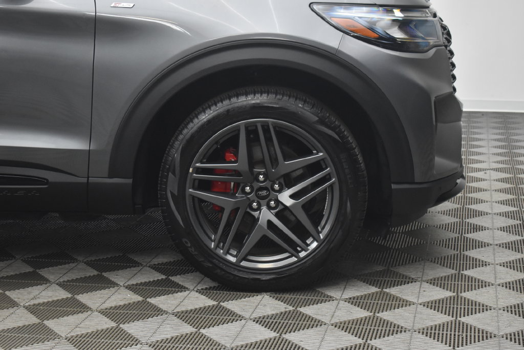 Used 2025 Ford Explorer ST-Line w/ ST-Line Street Pack AWD/4WD image 28