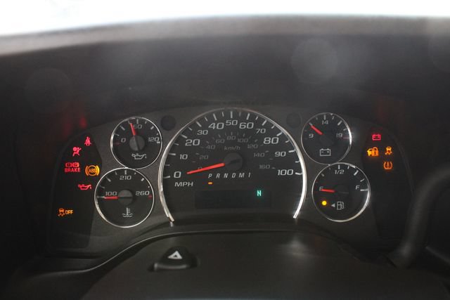 Used 2022 Chevrolet Express 2500 w/ Driver Convenience Package RWD image 8