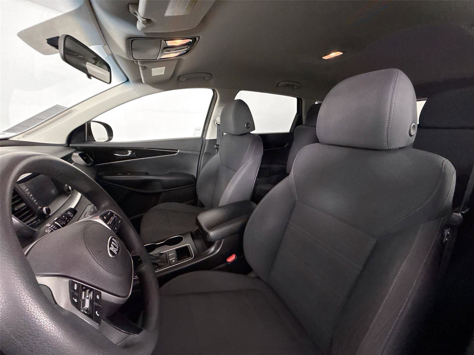 Used 2019 Kia Sorento LX image 3