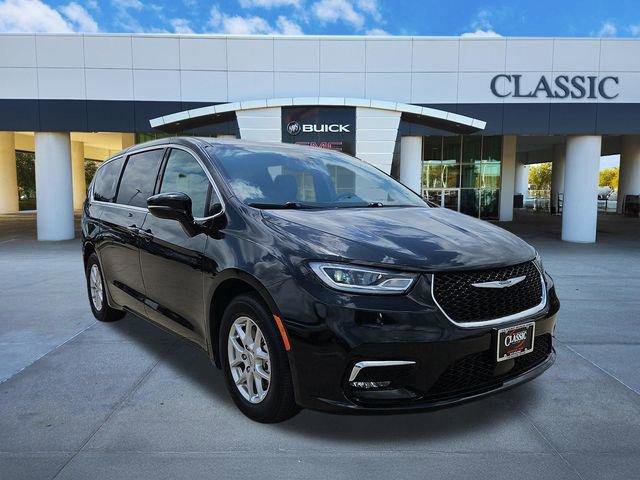 Used 2025 Chrysler Pacifica Select FWD image 1