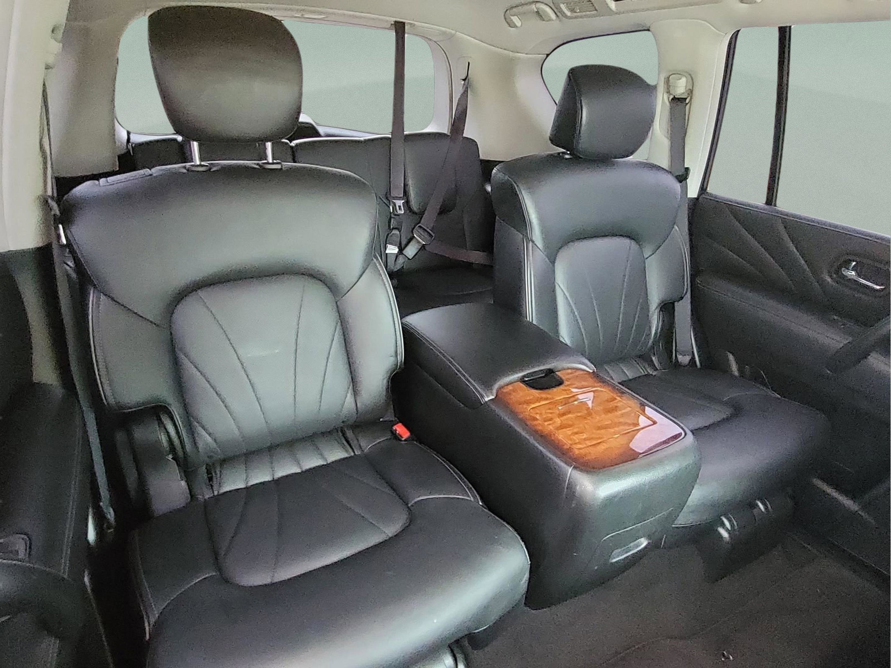 Used 2015 INFINITI QX80 4WD w/ Deluxe Technology Package image 18