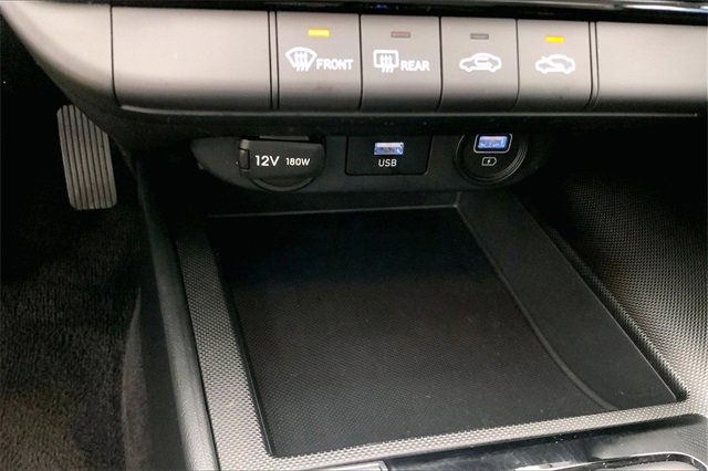 Used 2023 Hyundai Elantra SEL image 32