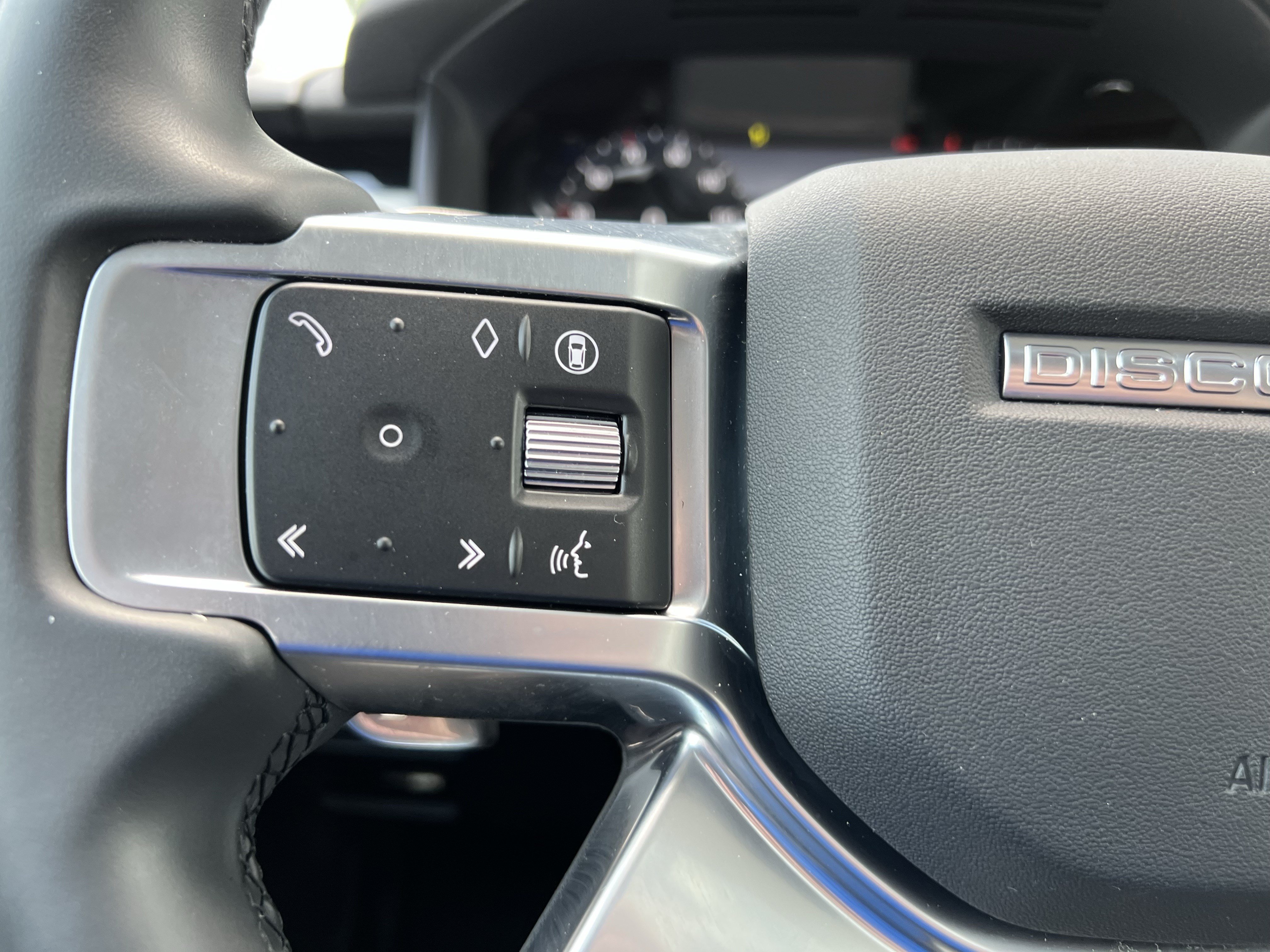 Used 2024 Land Rover Discovery S AWD/4WD image 19